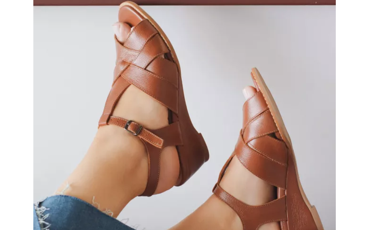 Sandália Anabela de Couro: O guia definitivo para usar o salto mais confortável do verão com elegância